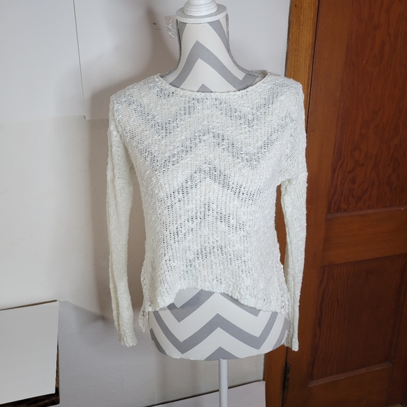 Girls Abercrombie Kids White loose weave High Low Sweater Size Medium (12) - Picture 1 of 11